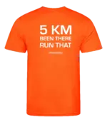 Oranje heren t-shirt met tekst: 5 kilometer been there run that
