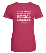Pink dames t-shirt met tekst: Ik train voor een nieuwe afstand, social distance