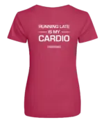 Pink dames t-shirt met tekst: Running late is my cardio