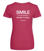 Pink dames t-shirt met tekst: Smile je hebt betaald om mee te doen